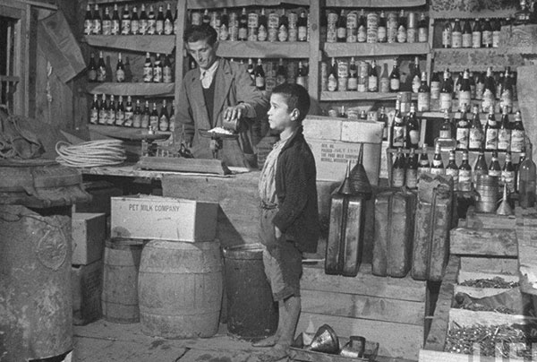 Ο Ρόλος του Παντοπώλη στην Τοπική Κοινωνία